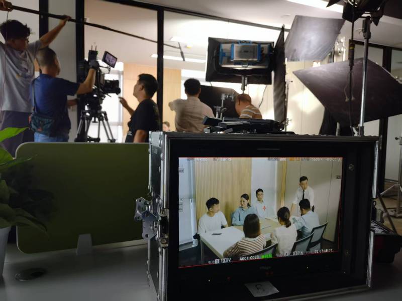 天津TVC拍摄公司：科技产品视觉化大师，诠释未来感与功能美学